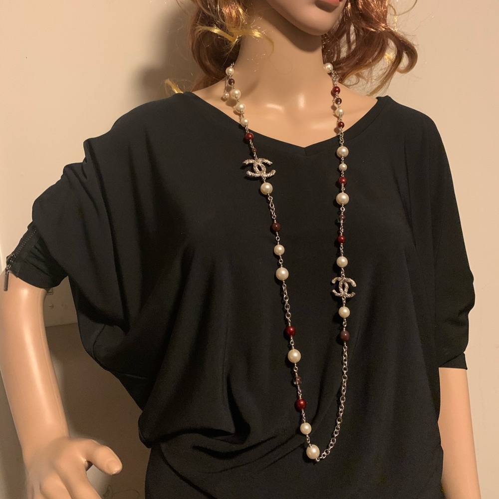 Chanel vintage pearl cc logo long necklace